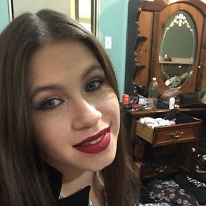 Meet your Posher, Crystal